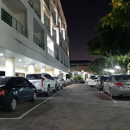 Central Place Hotel Rayong Exteriör bild