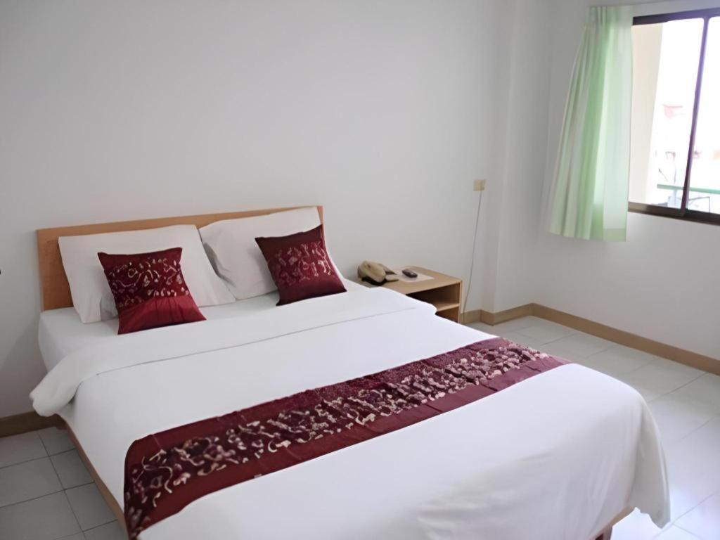 Central Place Hotel Rayong Exteriör bild