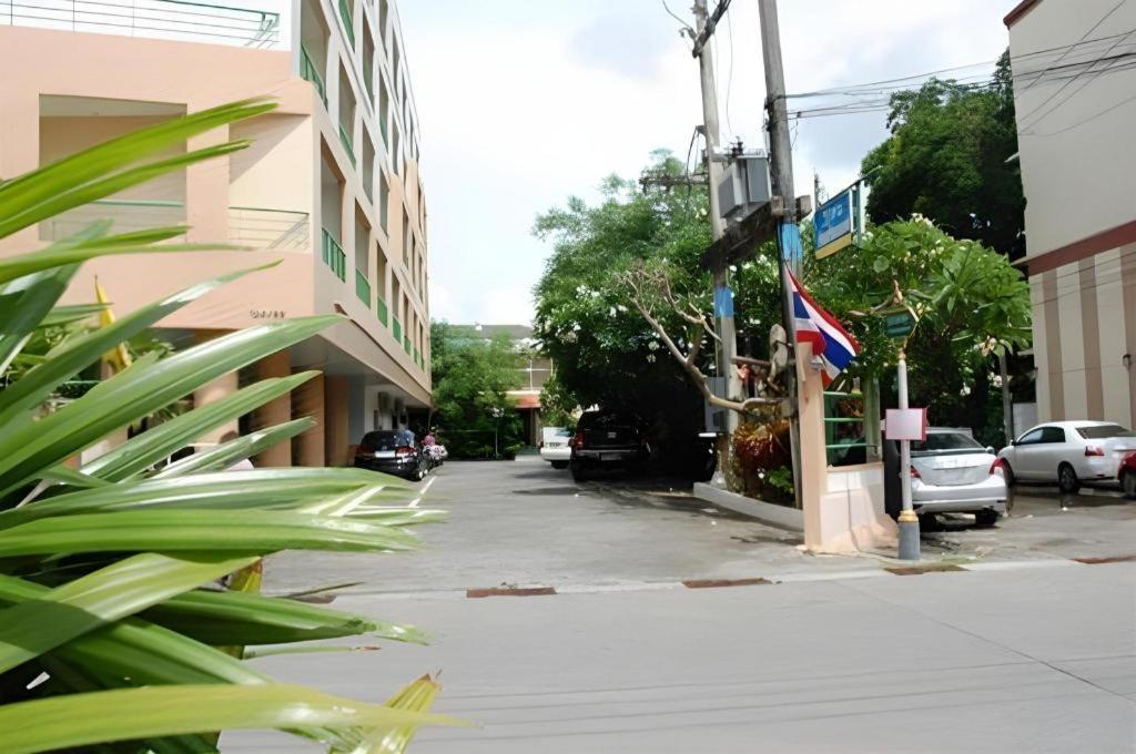 Central Place Hotel Rayong Exteriör bild