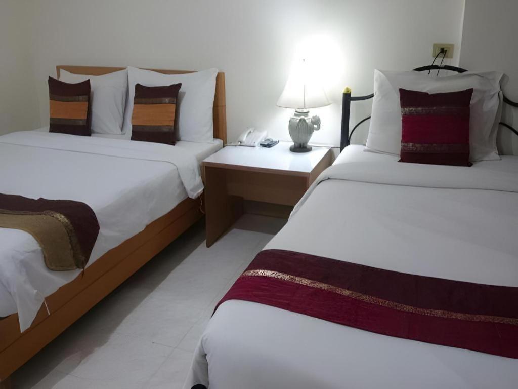 Central Place Hotel Rayong Exteriör bild
