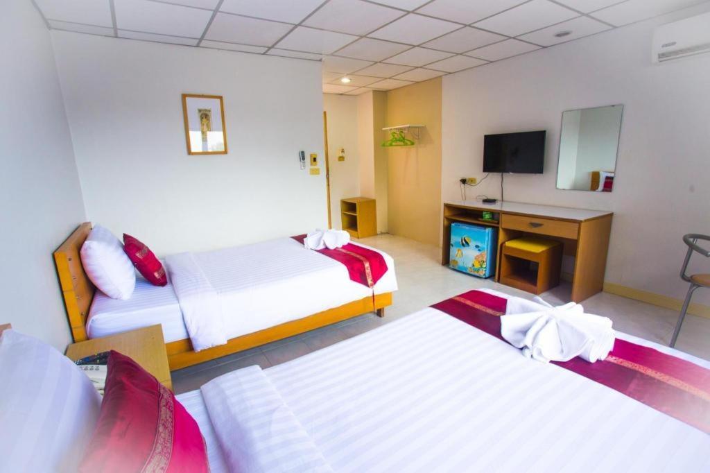 Central Place Hotel Rayong Exteriör bild