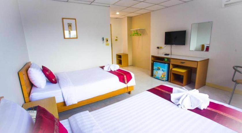 Central Place Hotel Rayong Exteriör bild