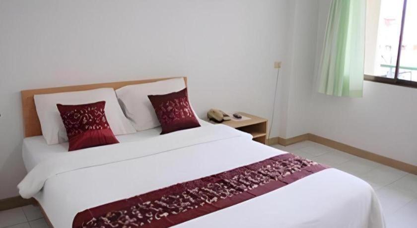 Central Place Hotel Rayong Exteriör bild