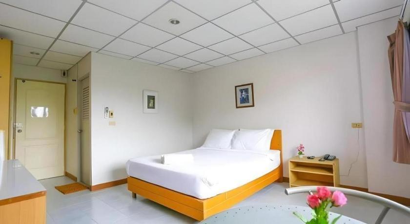 Central Place Hotel Rayong Exteriör bild