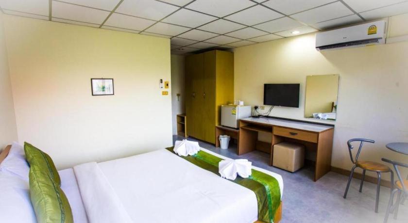 Central Place Hotel Rayong Exteriör bild