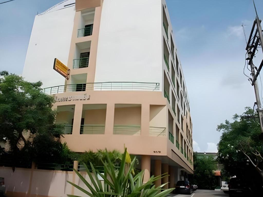 Central Place Hotel Rayong Exteriör bild