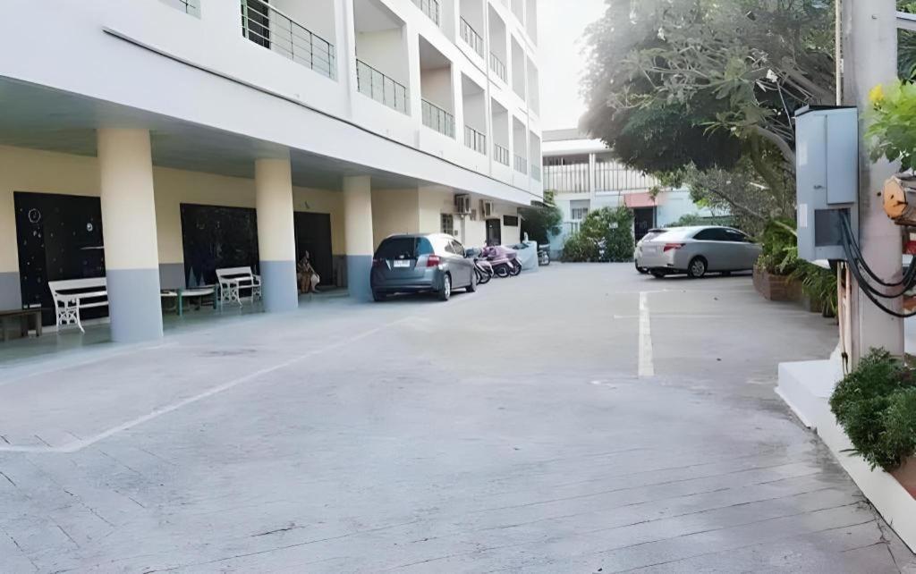 Central Place Hotel Rayong Exteriör bild